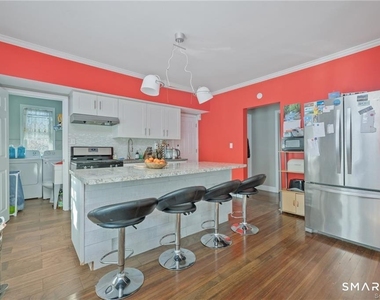 8 Erwin Place - Photo Thumbnail 7
