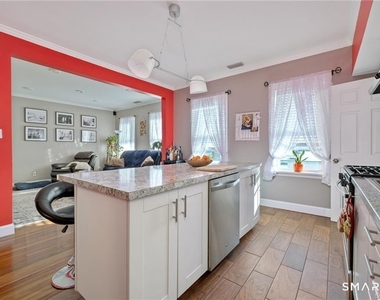 8 Erwin Place - Photo Thumbnail 4