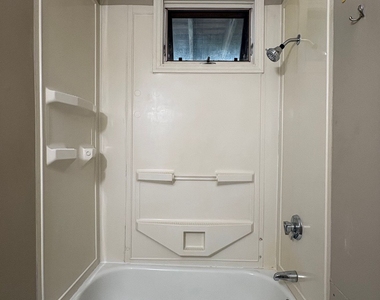 58 Lake Street - Photo Thumbnail 9