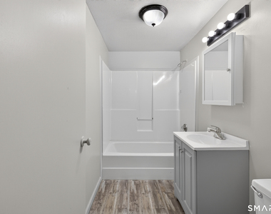 11b Maple Avenue - Photo Thumbnail 15