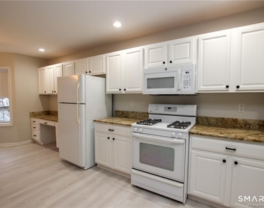 303 Larson Drive - Photo Thumbnail 4