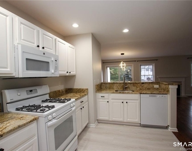 303 Larson Drive - Photo Thumbnail 5