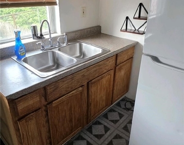 825 North - Photo Thumbnail 3