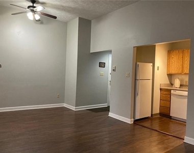 1207 W North Ave - Photo Thumbnail 4
