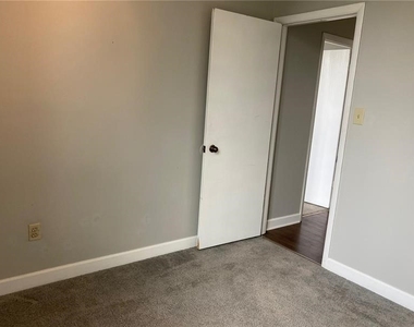 1207 W North Ave - Photo Thumbnail 9