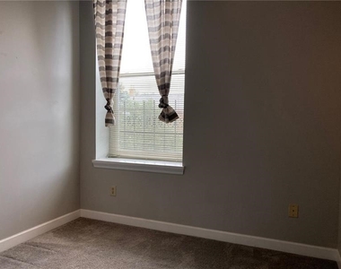 1207 W North Ave - Photo Thumbnail 7