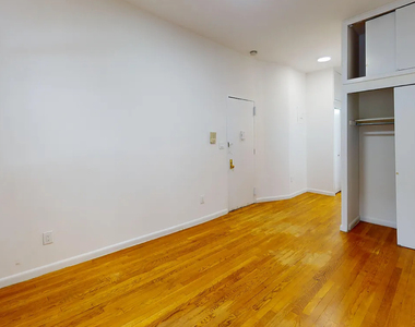 East 74th Street - Photo Thumbnail 3