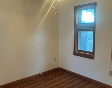 125 Crary Avenue - Photo Thumbnail 12