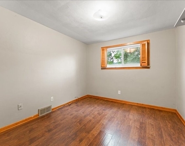 821 Country Club Road - Photo Thumbnail 19