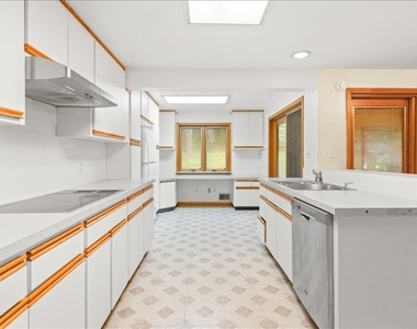 821 Country Club Road - Photo Thumbnail 12