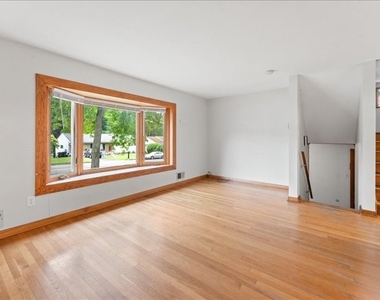 821 Country Club Road - Photo Thumbnail 5