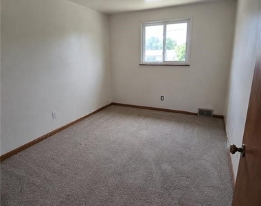61 Beach Road - Photo Thumbnail 2