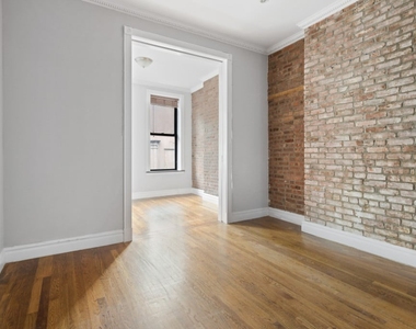 Mott Street - Photo Thumbnail 3