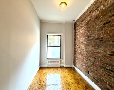 West 14th Street - Photo Thumbnail 4