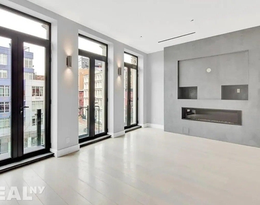 Bowery - Photo Thumbnail 1