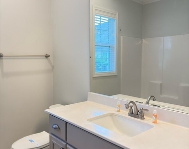 600 Eagle Boulevard - Photo Thumbnail 5