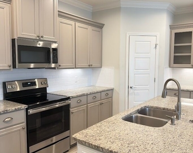 600 Eagle Boulevard - Photo Thumbnail 13