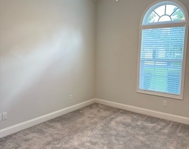 600 Eagle Boulevard - Photo Thumbnail 2