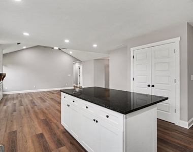 520 Vineyard Road - Photo Thumbnail 10