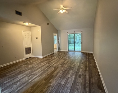 302 Admirals Walk Drive - Photo Thumbnail 2