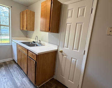 302 Admirals Walk Drive - Photo Thumbnail 7