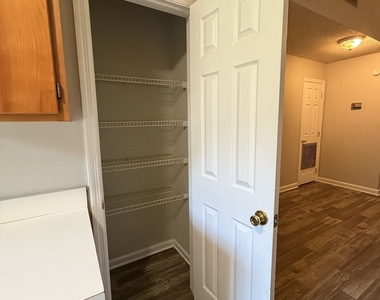 302 Admirals Walk Drive - Photo Thumbnail 8