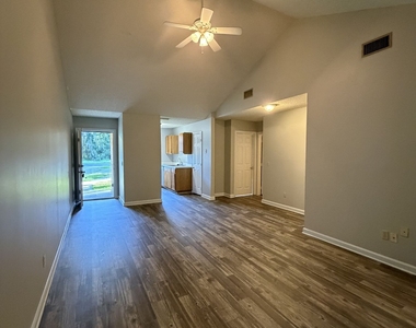 302 Admirals Walk Drive - Photo Thumbnail 3