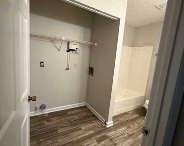 302 Admirals Walk Drive - Photo Thumbnail 12