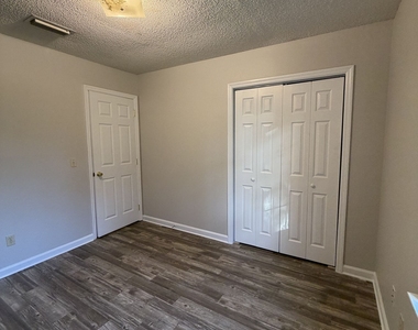 302 Admirals Walk Drive - Photo Thumbnail 10