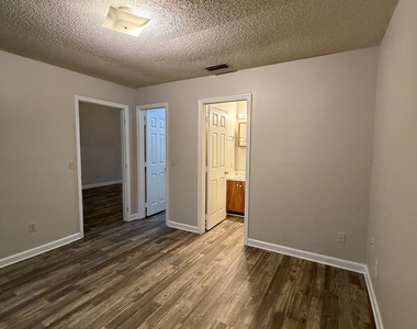 302 Admirals Walk Drive - Photo Thumbnail 18