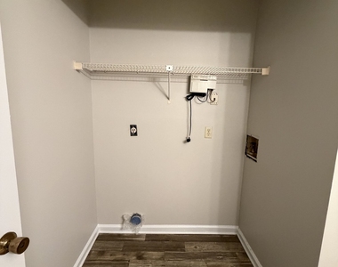 302 Admirals Walk Drive - Photo Thumbnail 13