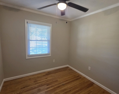 402 Hip Pocket Road - Photo Thumbnail 13