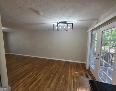 402 Hip Pocket Road - Photo Thumbnail 5