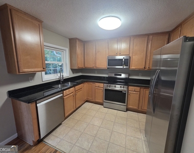 402 Hip Pocket Road - Photo Thumbnail 2