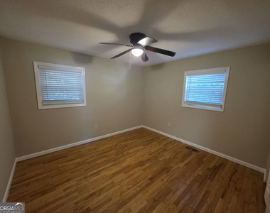 402 Hip Pocket Road - Photo Thumbnail 15