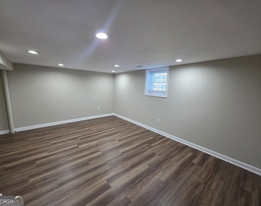 402 Hip Pocket Road - Photo Thumbnail 8