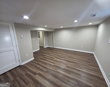 402 Hip Pocket Road - Photo Thumbnail 9