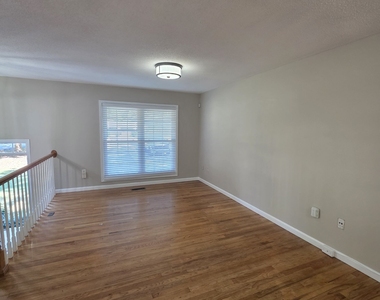 402 Hip Pocket Road - Photo Thumbnail 3