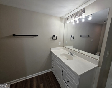 402 Hip Pocket Road - Photo Thumbnail 11