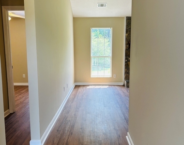 210 Shamrock Way - Photo Thumbnail 3