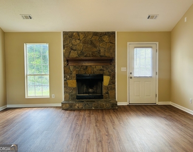 210 Shamrock Way - Photo Thumbnail 7
