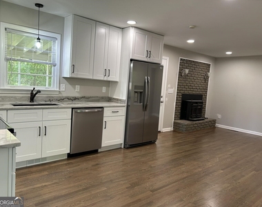 720 Jewel Place - Photo Thumbnail 9