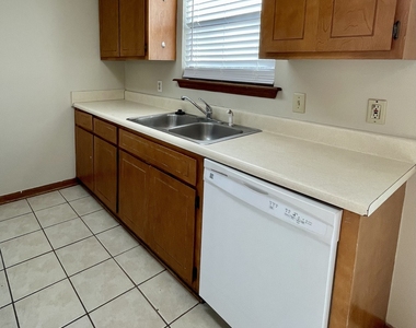 154 Greenacre Circle N - Photo Thumbnail 3