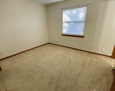 154 Greenacre Circle N - Photo Thumbnail 8