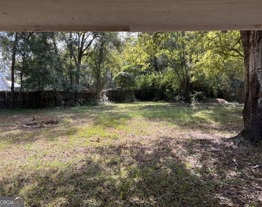 203 Courtney Place - Photo Thumbnail 12