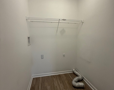 320 Ridgewood Avenue - Photo Thumbnail 8