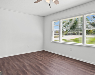 215 Lagrange Street - Photo Thumbnail 8
