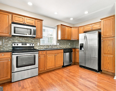 2051 Glenwood Avenue Se - Photo Thumbnail 2