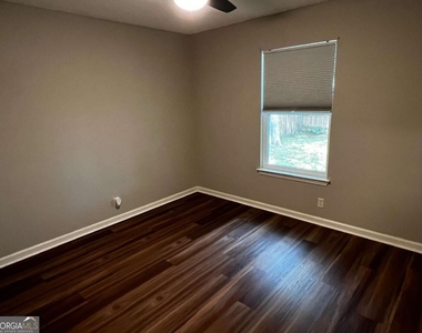 200 Chestnut Court - Photo Thumbnail 14