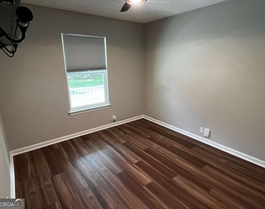 200 Chestnut Court - Photo Thumbnail 10